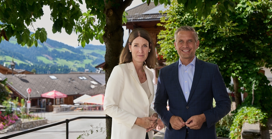 Bundesminister Wolfgang Hattmannsdorfer mit FFG-Geschäftsführerin Henriette Egerth
