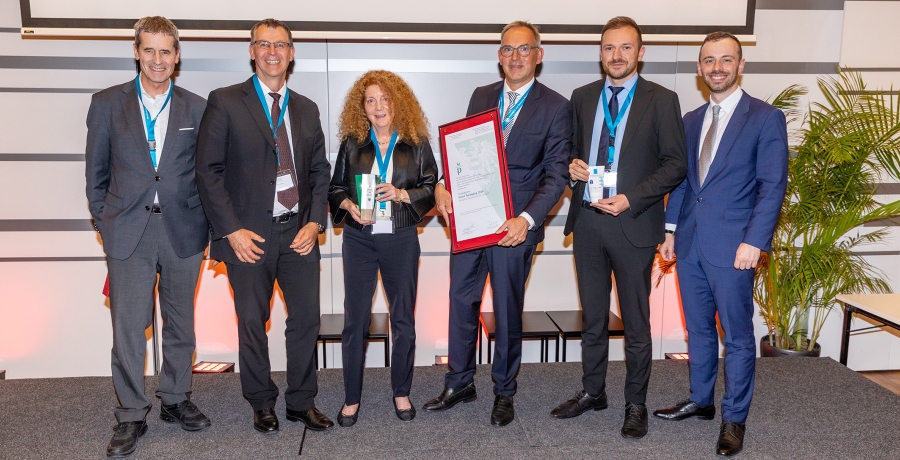 Verleihung des Staatspreises Smart Packaging 2026 in der Kategorie Verpackung der Zukunft an Tupack Verpackungen GmbH für "SLT – Shaping the Future of Sustainable Tube Packaging by Tupack": Sektionschef DI Christian Holzer (Bundesministerium für Land- und Forstwirtschaft, Klima- und Umweltschutz, Regionen und Wasserwirtschaft), Vertreterinnen und Vertreter von Vetropack Austria GmbH, Generalsekretär Dr. Severin Gruber, LL.M. (Bundesministerium für Wirtschaft, Energie und Tourismus)
