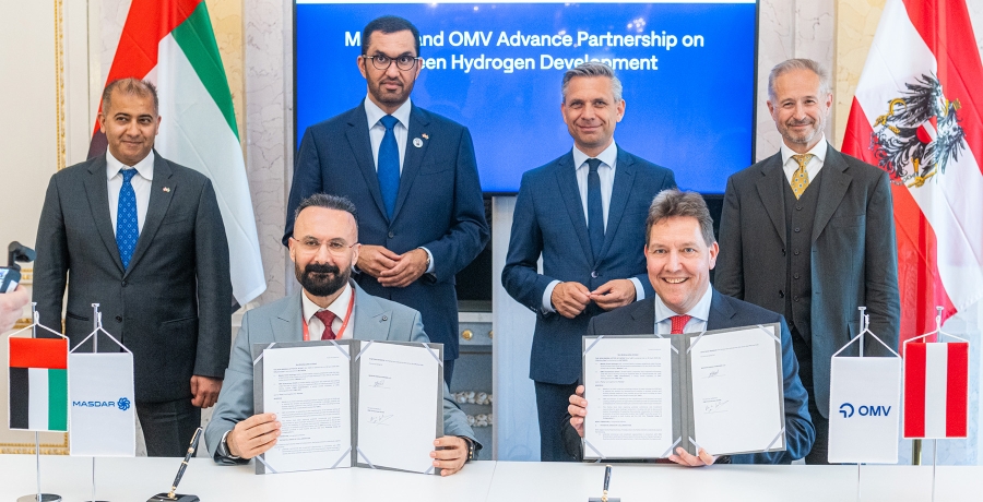  Wirtschaftsminister Wolfgang Hattmannsdorfer mit Seiner Exzellenz Dr. Sultan Al Jaber, Industrieminister und ADNOC-CEO bei der Unterzeichnung des Letters of Intent zwischen der OMV und Masdar