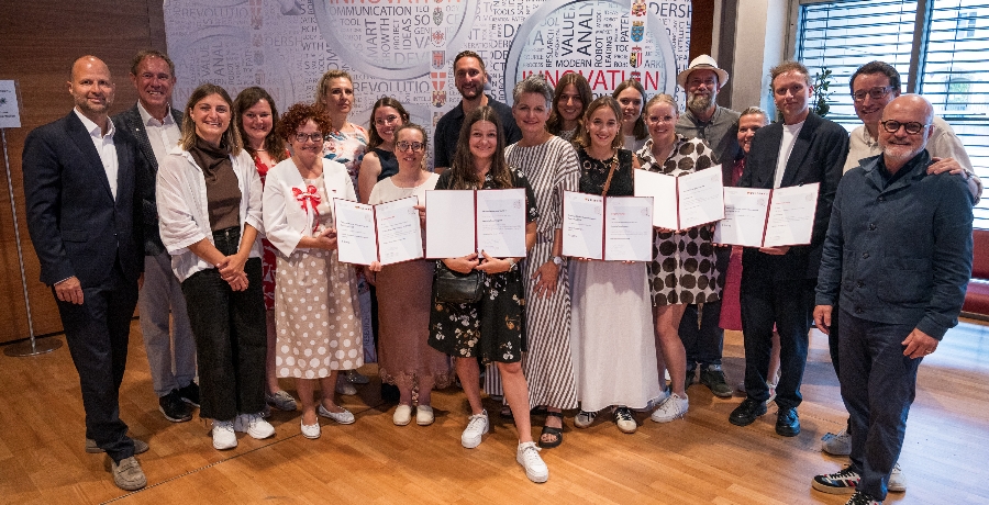 Staatssekretärin Zehetner mit Preisträgerinnen und Preisträgern des Österreichischen Innovationspreises Tourismus 2026