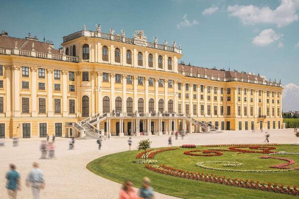 Hinteransicht von Schloss Schönbrunn