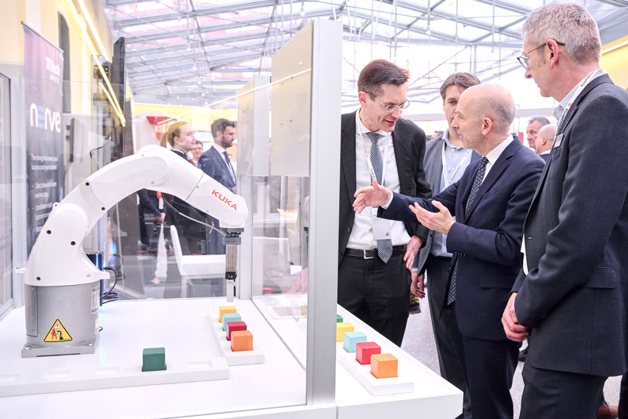 Bundesminister Martin Kocher bei der Veranstaltung #InvestinAustria