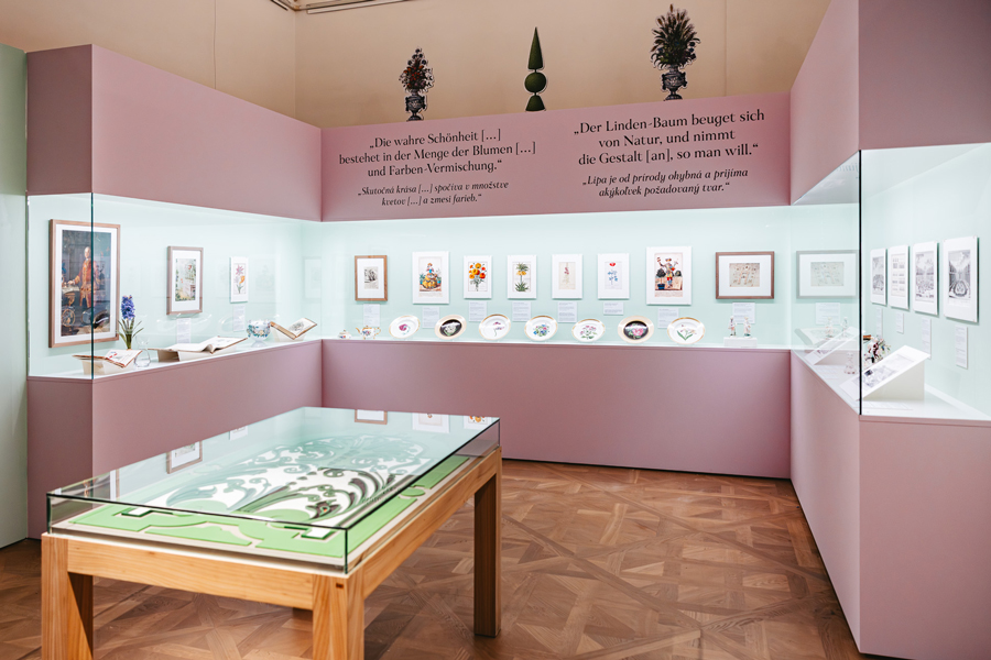 Eröffnung Ausstellung Schloss Hof Schaukästen