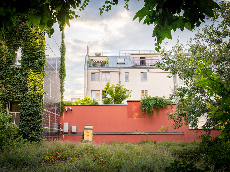 Begrünte Fassade eines Hotels