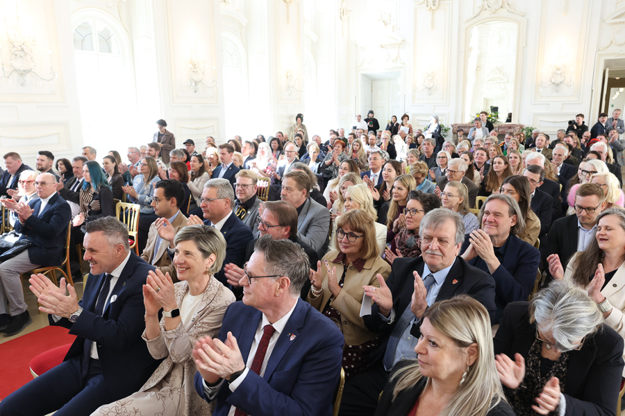 Ausstellung Schloss Hof Besucher