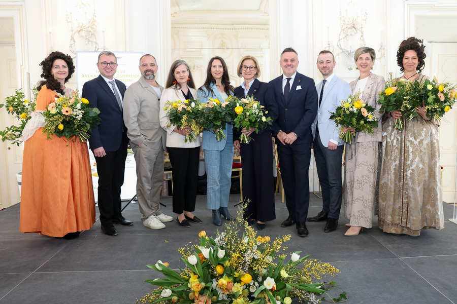 Eröffnung Ausstellung Schloss Hof Gruppenbild