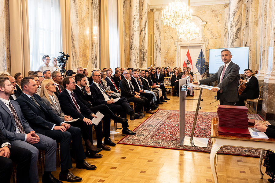 Publikum bei der Verleihung der Auszeichnung im Marmorsaal des Wirtschaftsministeriums