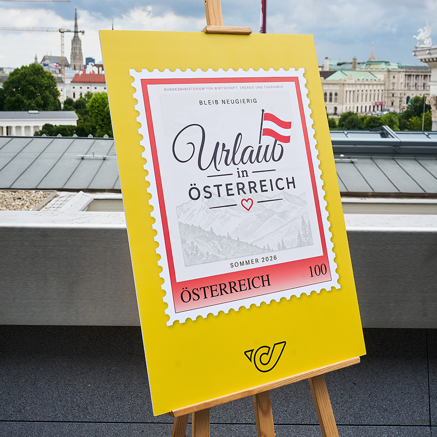 Briefmarke "Urlaub in Österreich" mit Wiener Erstem Bezirk im Hintergrund