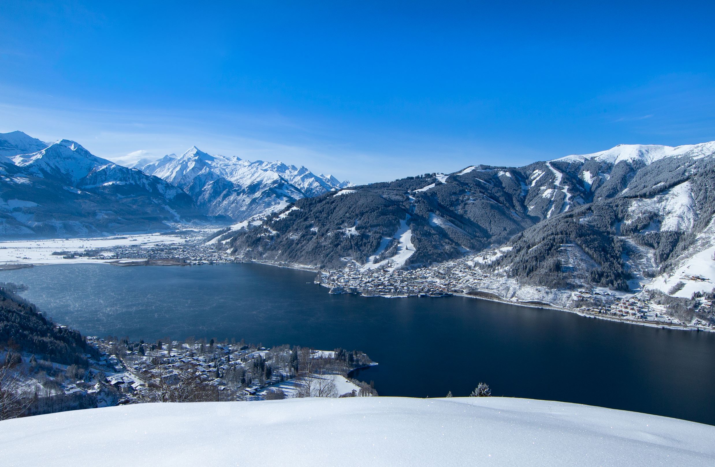 Zeller See im Winter - Berge im Schnee