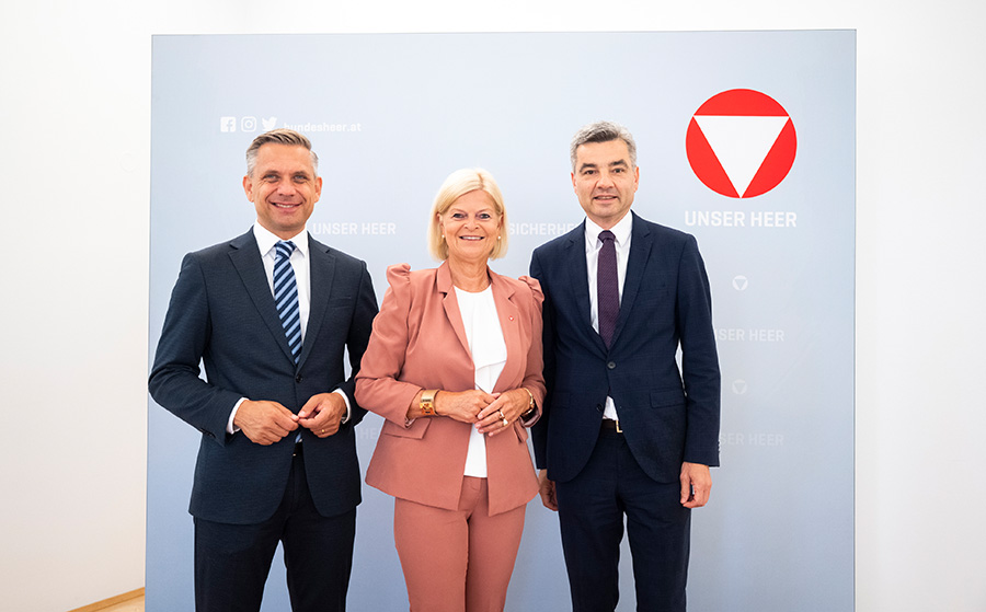 Wirtschaftsminister Hattmannsdorfer, Verteidigungsministerin Tanner und Präsident Peschorn
