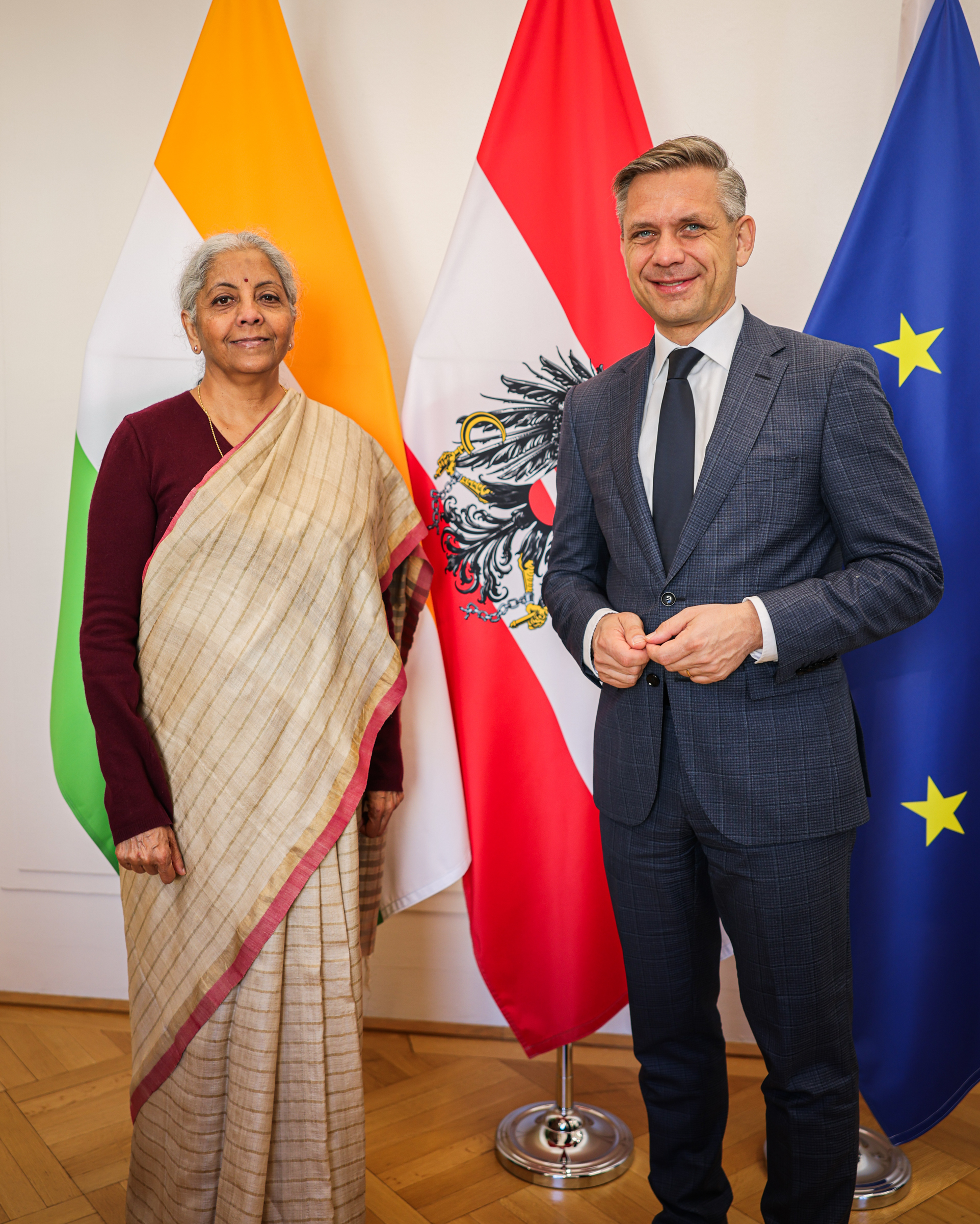 Die Indische Finanzministerin Nirmala Sitharaman und Wirtschaftsminister Hattmannsdorfer